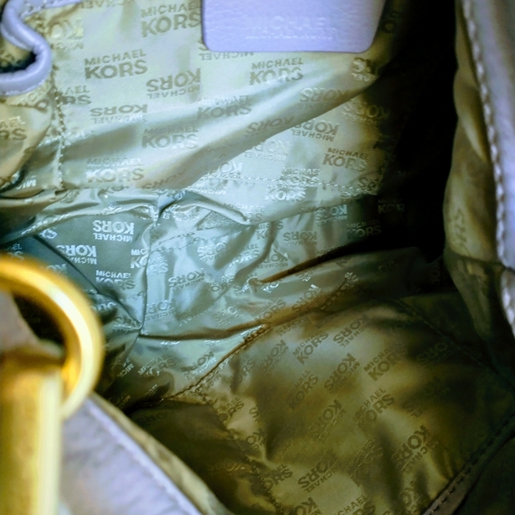 💥Offers Welcome💥 NWT Michael Kors Purple Leather Crossbody Bag - Picture 13 of 13